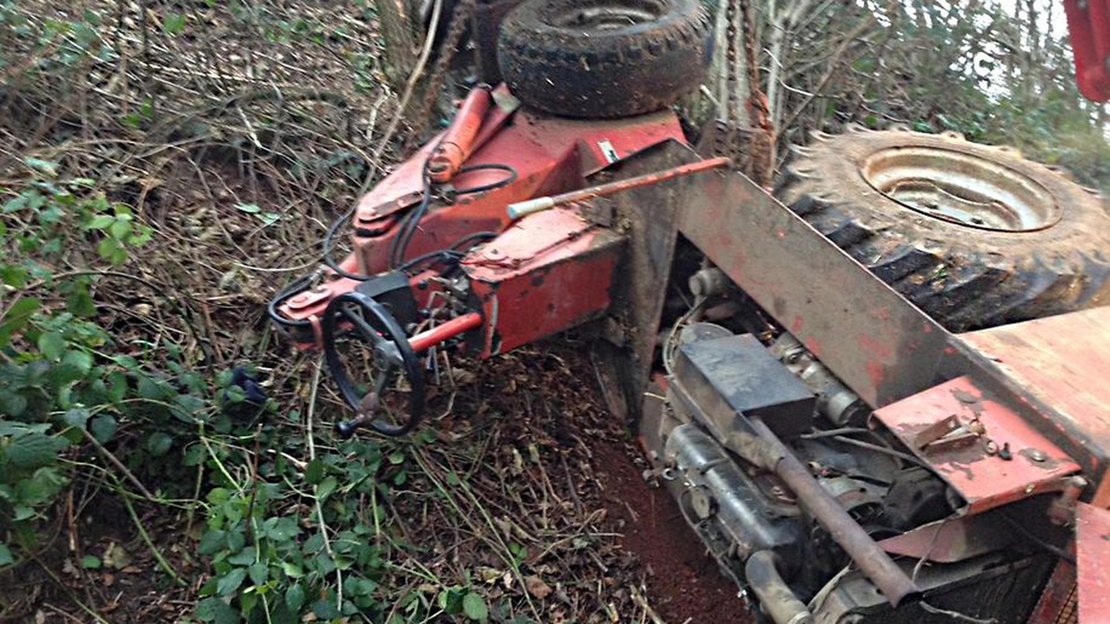 Son Tracteur Se Retourne Le Fermier D C De Virgule